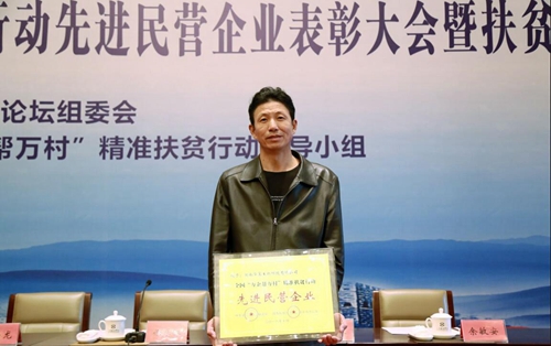华莱董事长_黛莱皙董事长本人照片(3)