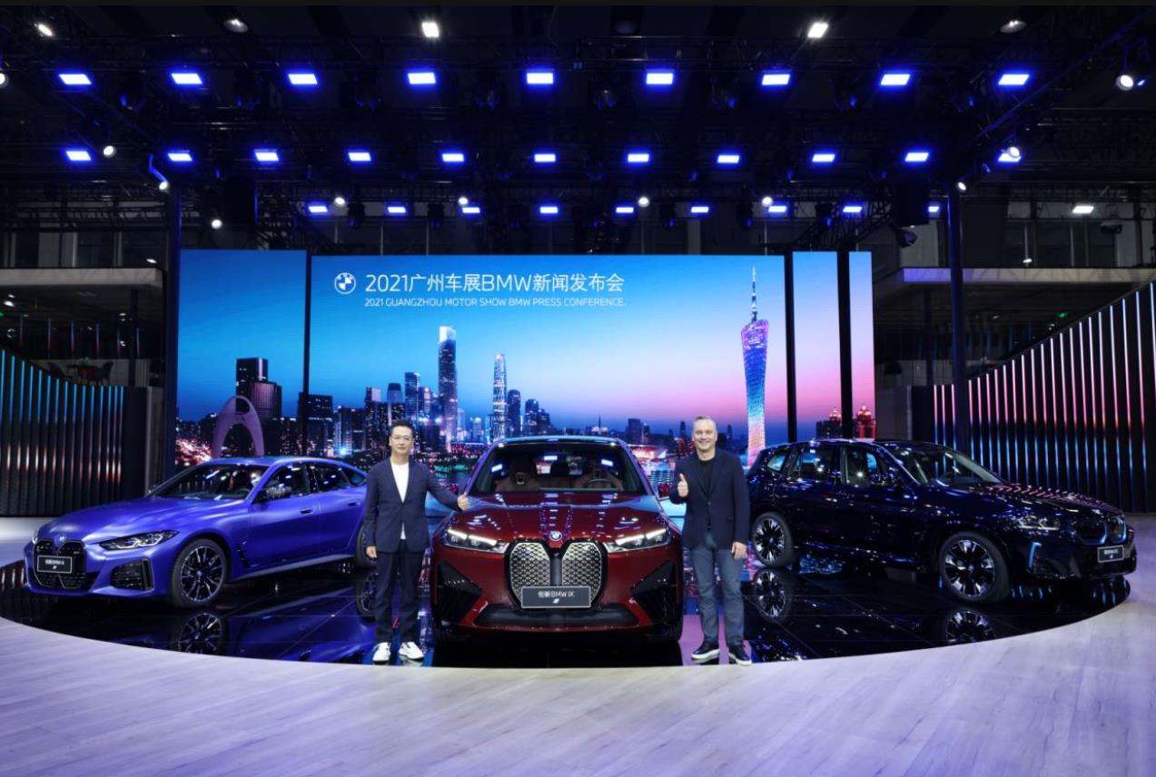 如何把微信群二维码变成永久《扣扣群在哪里改名字昵称》