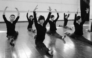 山东艺术学院“变相罚款”体重增一斤罚10元/图