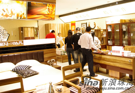 场内各个商家积极回馈 推出双重优惠 场内各个商家积极回馈 推出双重优惠