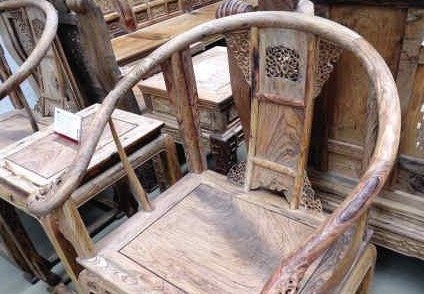 卖不了多少钱扔了可惜 废旧家具成“鸡肋” 卖不了多少钱扔了可惜 废旧家具成“鸡肋”