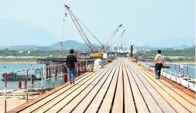 大量陶瓷废料流入 广乐高速被“占领”