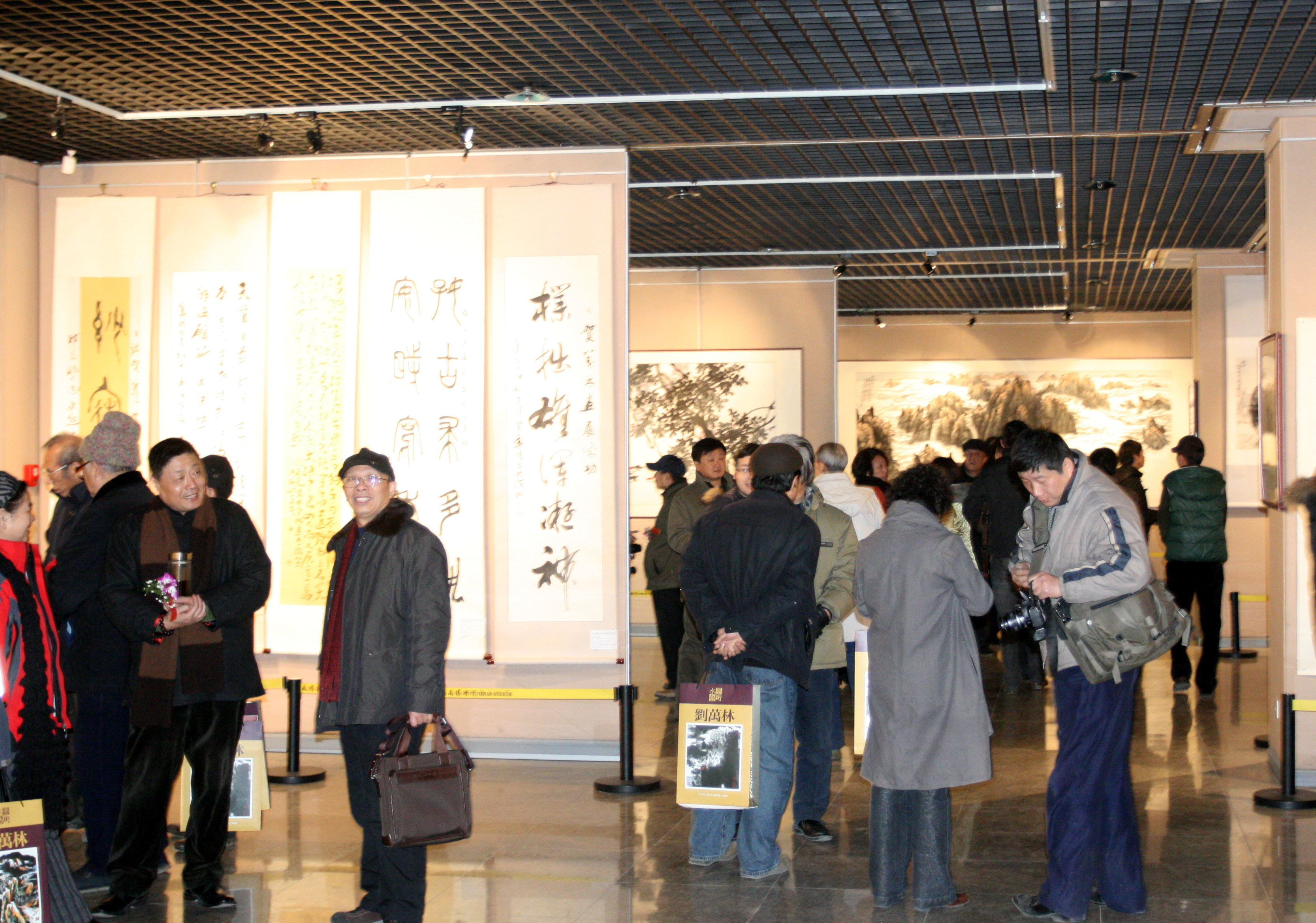 刘万林中国画展展厅一角