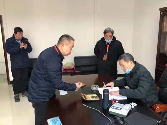江西抚州：涉嫌哄抬口罩价值 两家药店雷竞技APP被立案查处！(图2)