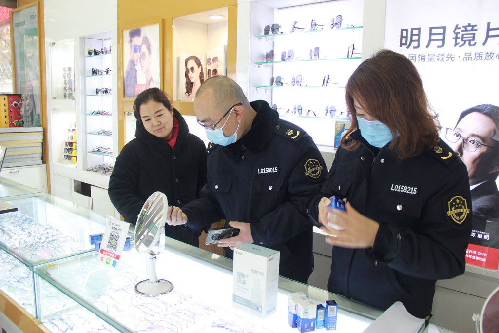 隐形眼镜护理液排行_日常佩戴隐形眼镜怎样不伤眼