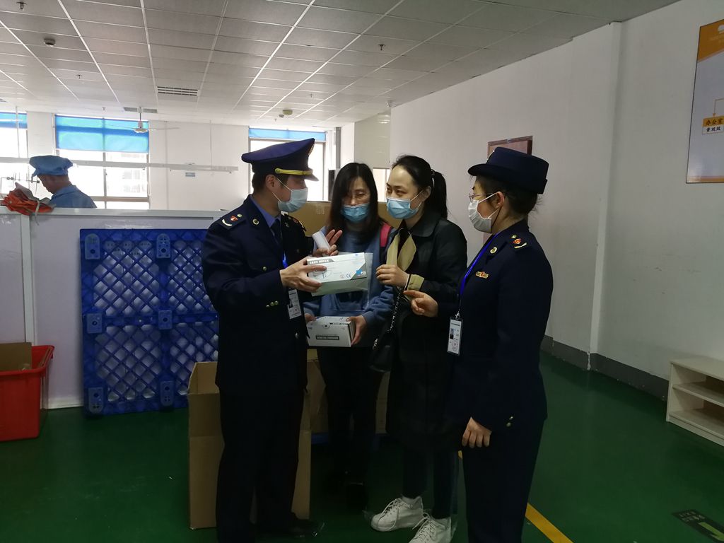 JN体育危机并存 涅槃重生！浙江象山：帮助传统针织产业“破冰迎春”(图1)