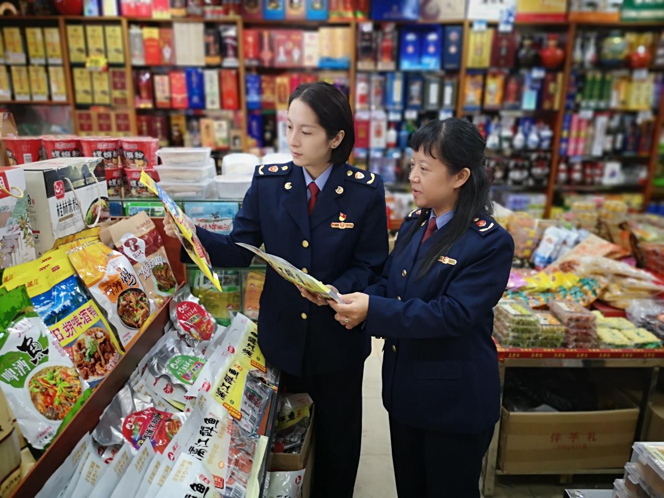 安徽省怀宁县市场监管局洪铺所开展节前食品安全检查-中国质量新闻网