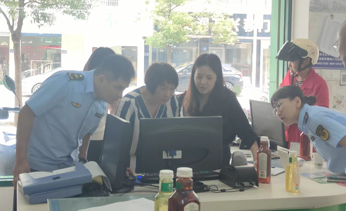 江苏省如皋市市场监管局赴海安市开展药品专项检查