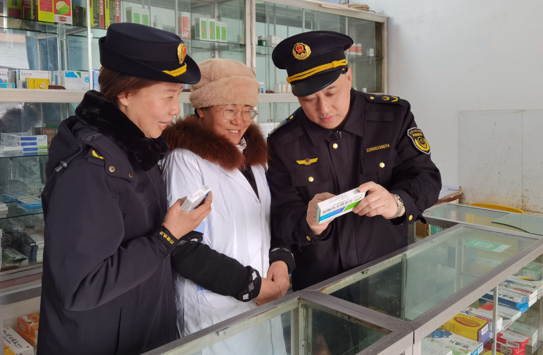 重庆市涪陵区清溪镇市场监管所开展冬季呼吸道感染性疾病防治用药质量安全检查