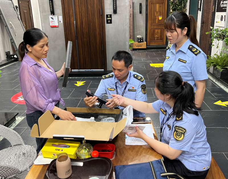 半岛BOB·中国官方网站江西省定南县市场监管局开展电子门锁质量安全专项整治(图1)