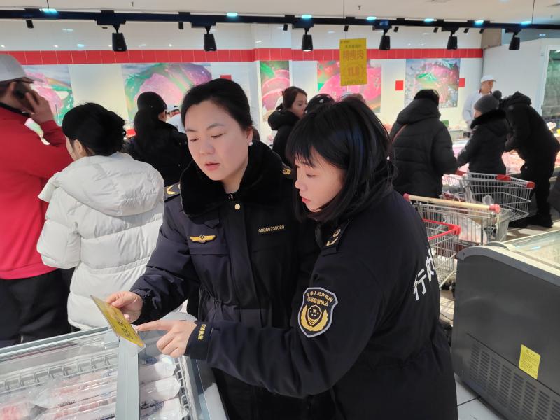 以雪为令“加速度” 守护民生“有温度” 伊美分局全力做好市场监管领域稳价保质工作_5b1d6279a55688e53b458c9ec81b49e.jpg_724b816bd3604ec9aaea63415c7290b4.jpg