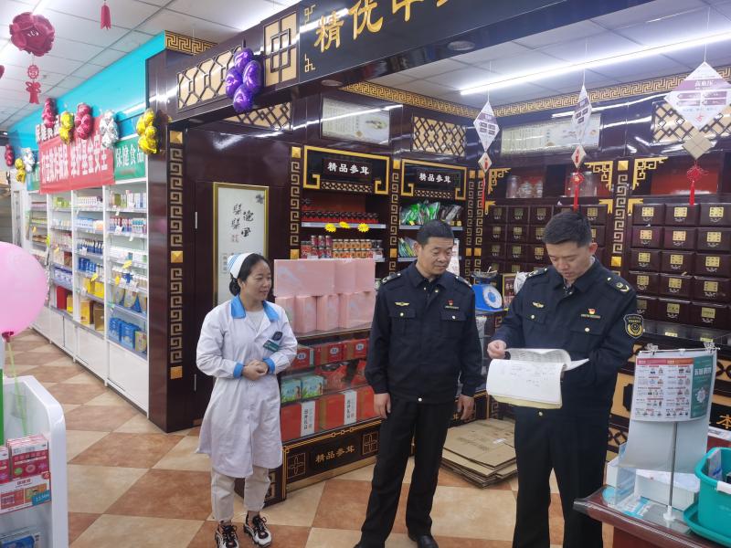 甘州区北街市场监管所开展中药饮片检查  全面保障群众用药安全_Y_20241212084429.jpg_9b714f02a71845a0aaad041d5b17425a.jpg
