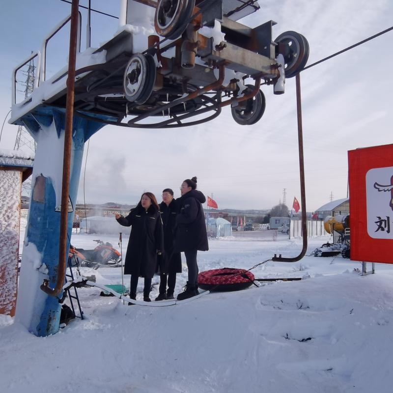 敦化市市场监督管理局开展冬季滑雪场特种设备安全检查_ece4b24ee2ad8af29e8dd384a9c9931.jpg_1f734f44127842509dab6c81b8eb7445.jpg