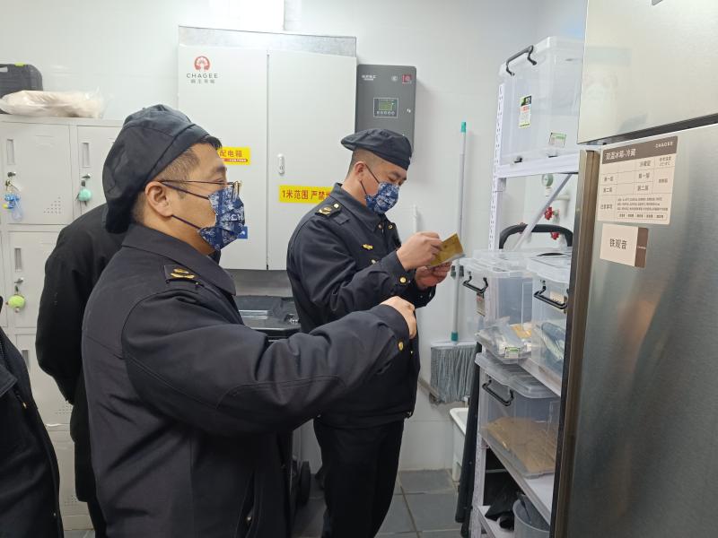 满城区市场监管局开展餐饮单位风险隐患排查 护航居民节日饮食安全_微信图片_20250116174502.jpg_138b0df8d161441998649ad4b47b7856.jpg