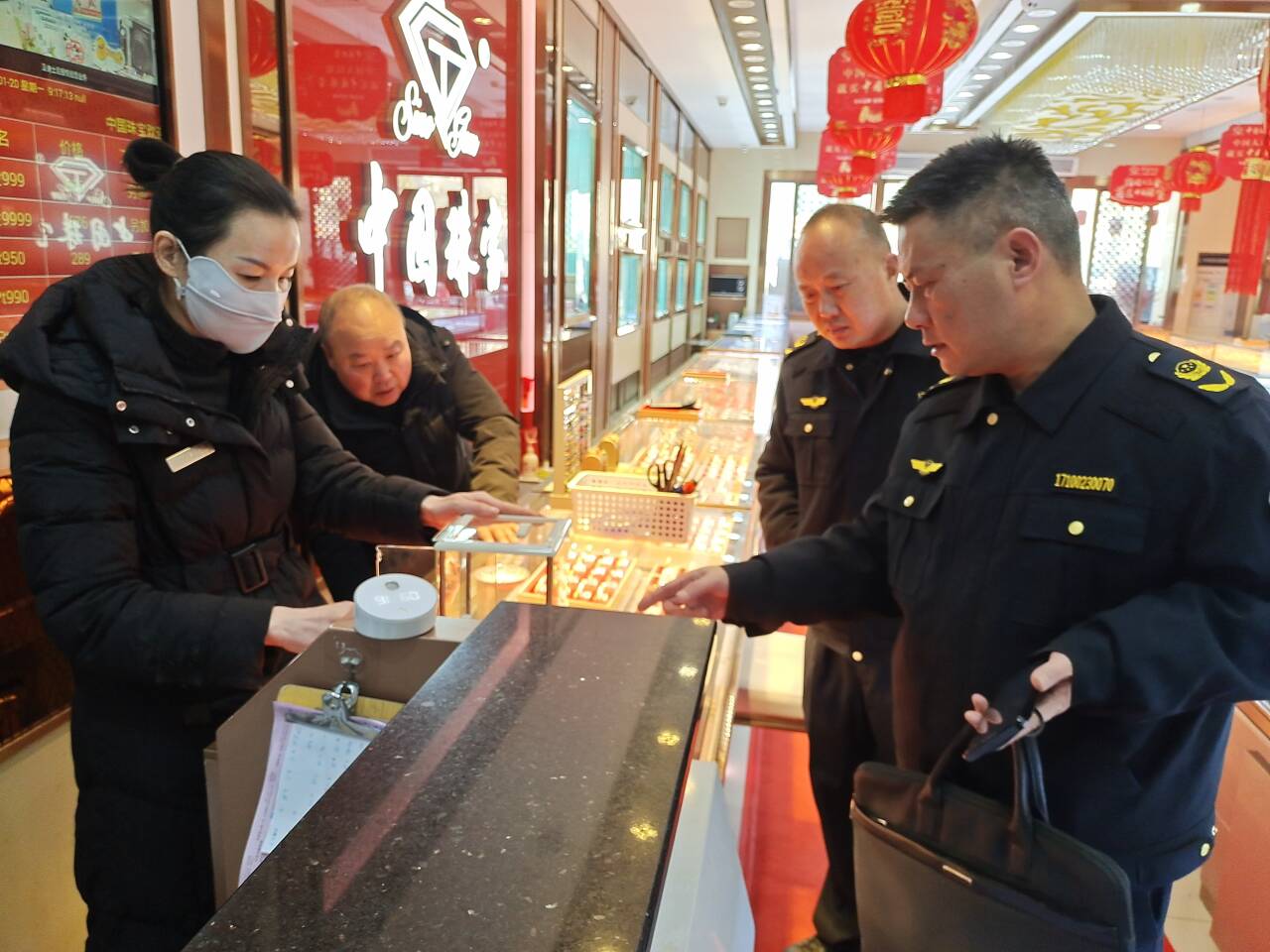 “缺斤少两”无处藏身，汉川市场监管在行动_5b8e3d3c5a07b525af97bedbb2e62349_720.jpg_4f2c58f9e015445bb0abebeff644d462.jpg