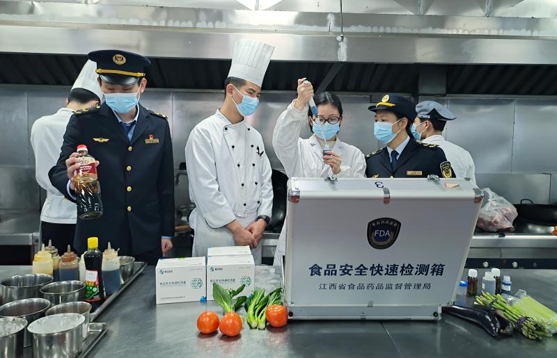 江西于都：食品安全检查 护航“舌尖上”的春节_江西于都：食品安全检查 护航“舌尖上”的春节 (1).jpg_854c92a9799e47d2847abd57d9c3e44e.jpg