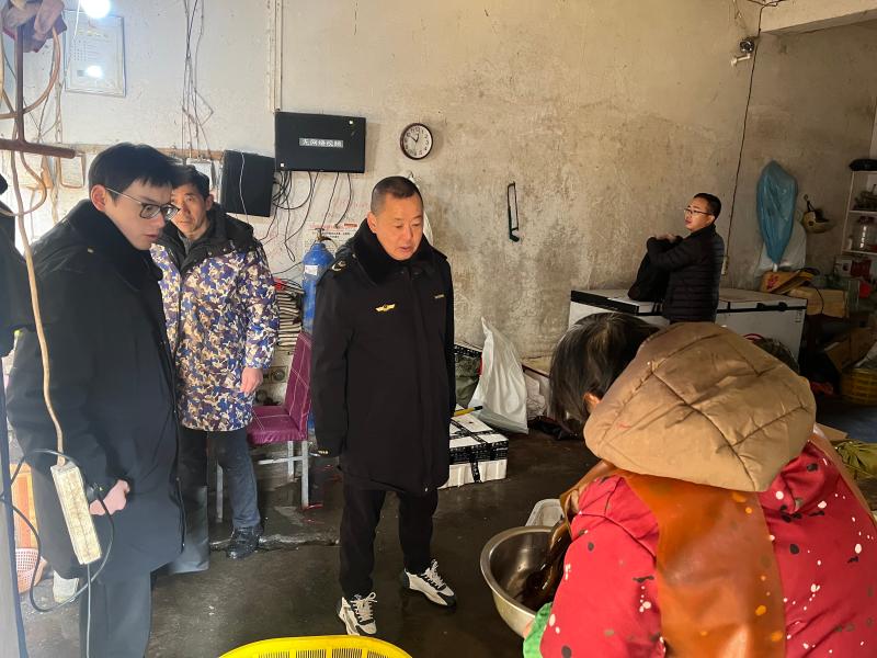 安徽泾川市场监管所节前抽检水产品，保障群众食品安全_图2.jpg_b51475d650164e7cbc9e8a29c7265b12.jpg
