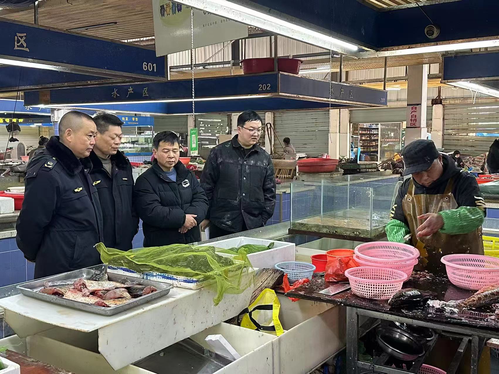 安徽泾川市场监管所节前抽检水产品，保障群众食品安全_图1.jpg_d472ba336c1340d9b9c0b7f1dd762526.jpg
