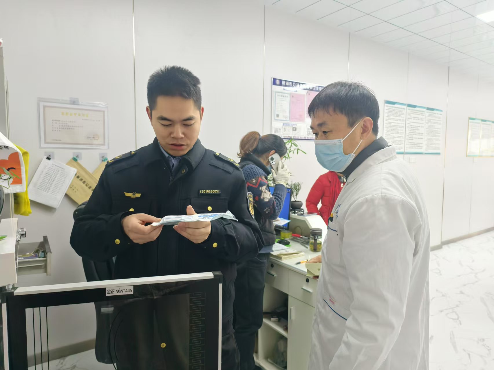 安徽省巢湖市槐林市场监管所稳步开展春节期间打假专项行动_微信图片_20250121113321.jpg_bbed70ce20344012a4d1ef02af5f32a9.jpg