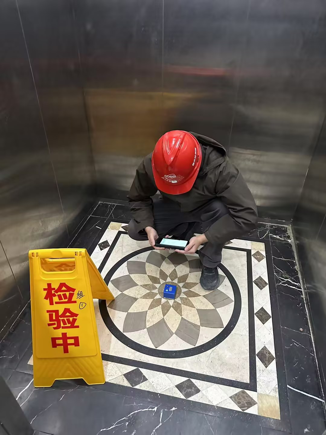 广东省特检院肇庆检测院服务老旧电梯更新 全力保障市民出行安全获赞_图片.jpg_50510eb16cc5421786b8a1463b582f1e.jpg