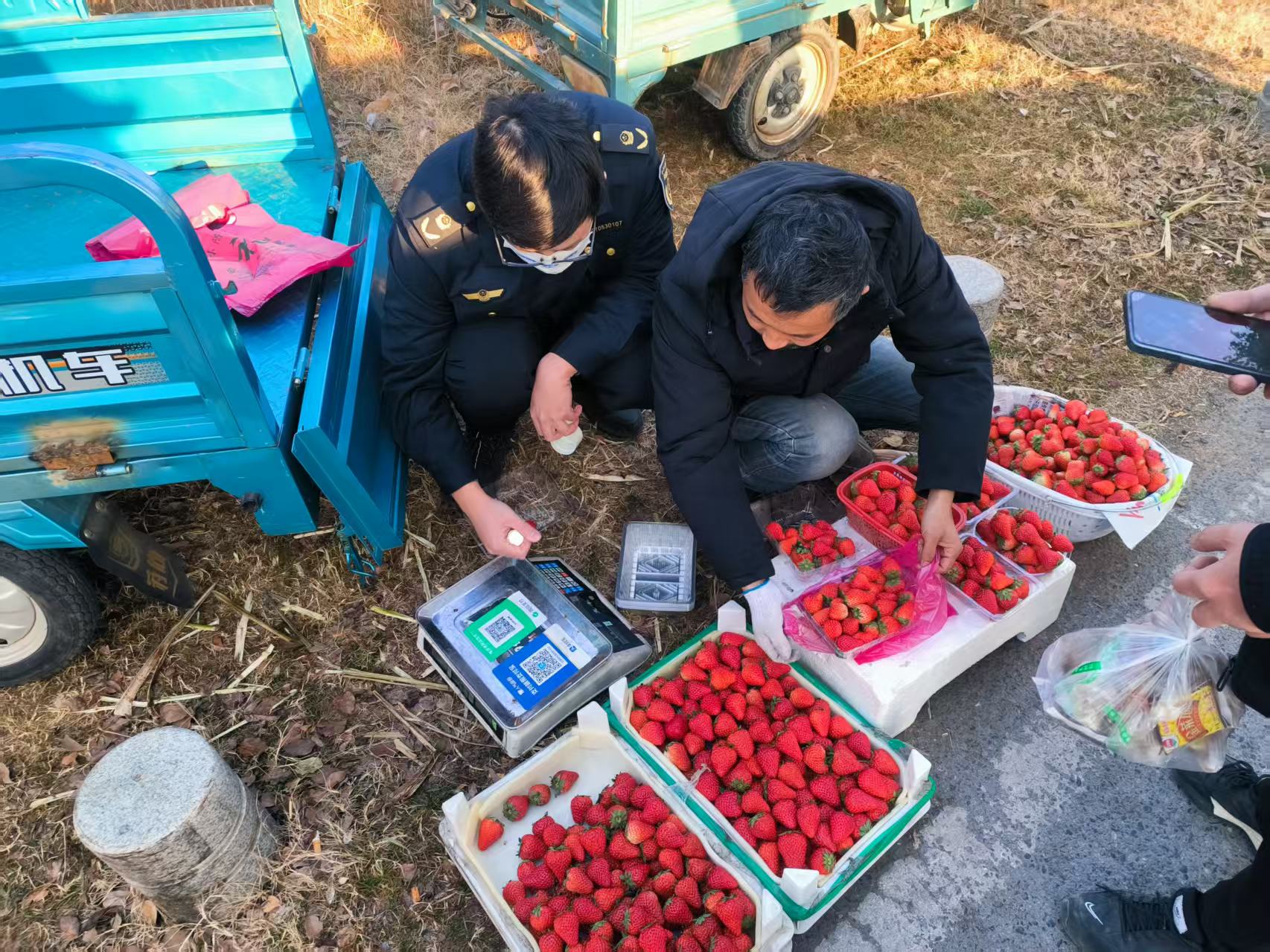 黄麓市场监管所开展计量检查 保障群众购物“秤”心如意_111.jpg_7aa85bfd1e2b4481a3a2eebd3fd14a38.jpg