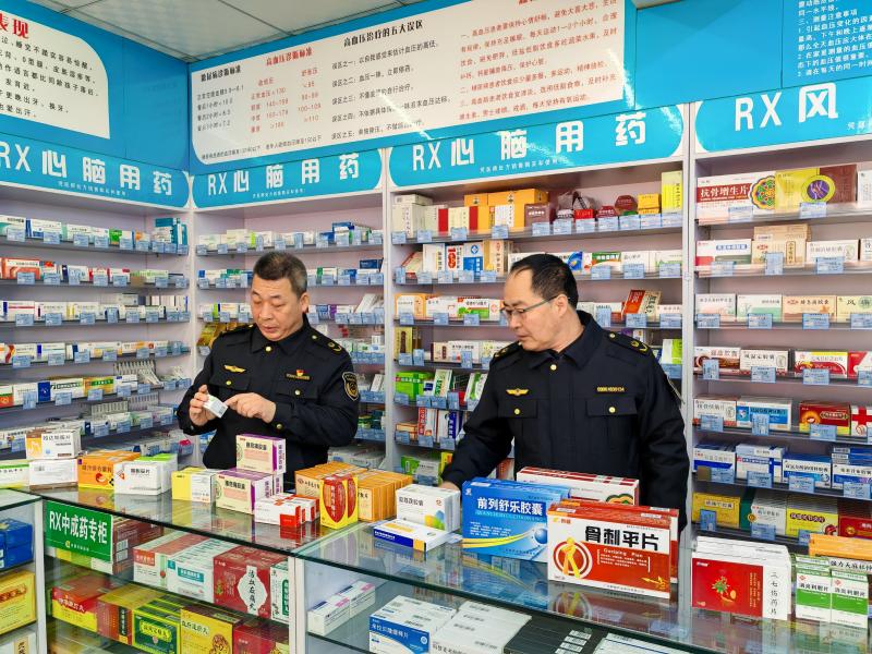节前药品检查：保定市满城区市场监督管理局守护群众用药安全_药店检查照片.jpg_d352561513c340198c4813e029f42322.jpg