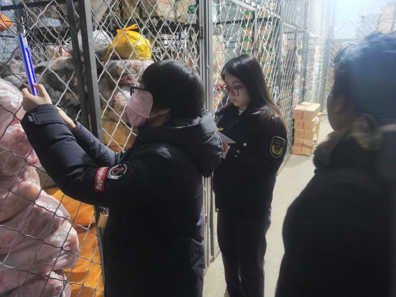 蔚县市场监督管理局开展对第三方冷库质量管理专项整治_微信图片_20250123103120.jpg_f90db4f68b6c403bb6a6404dc247c561.jpg