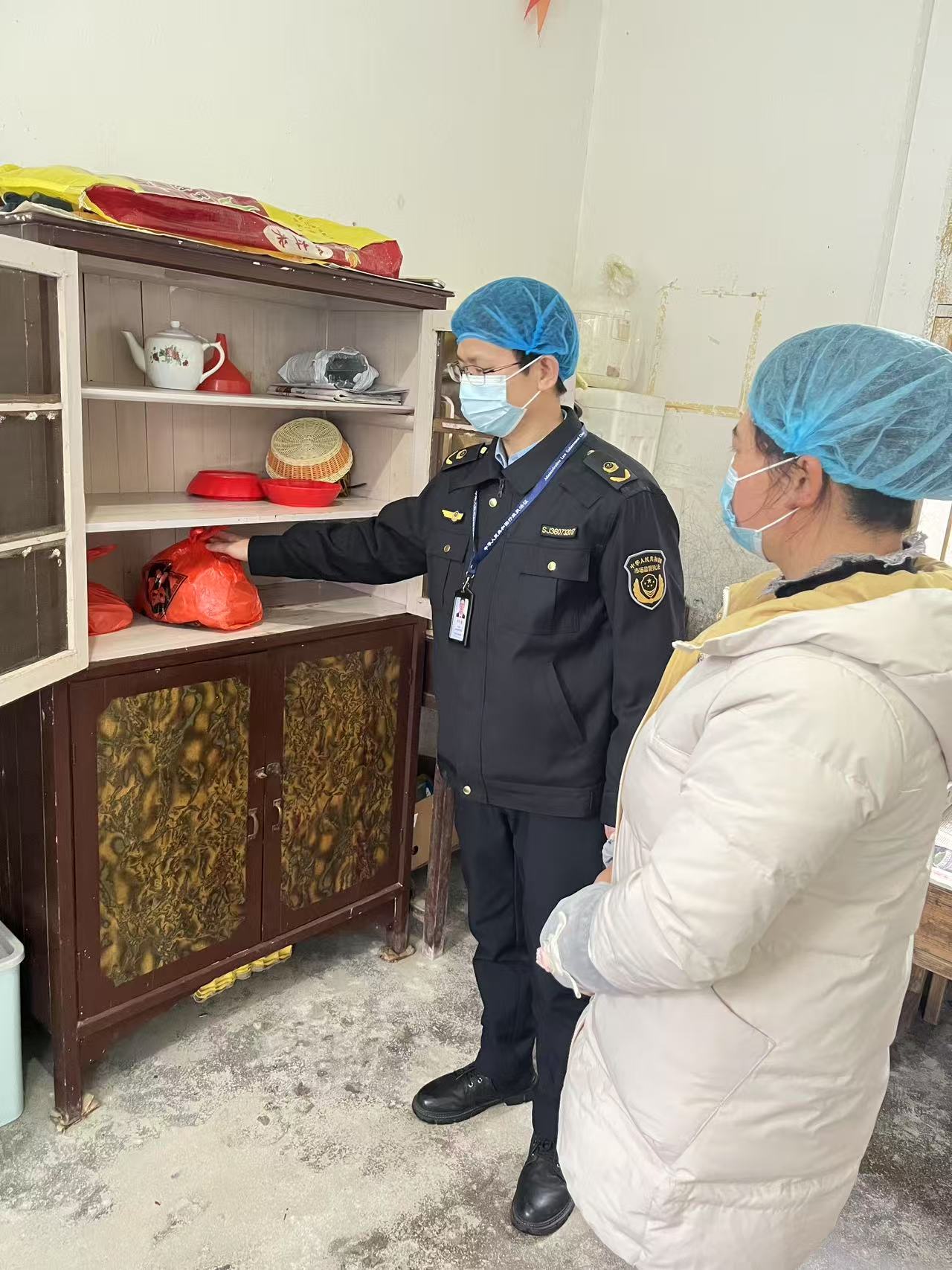 江西兴国：“四维联动”筑牢春季开学食品安全防线_微信图片_20250220172407.jpg_3b8715c5874c47c1afb140927916adca.jpg