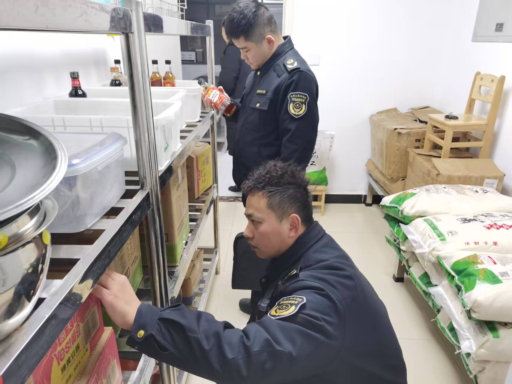 安徽省巢湖市庙岗市场监管所护航“开学季”,筑牢校园食品安全防线_微信图片_20250217123426.jpg_41a56b387ce5474a86db44463f18ddb6.jpg