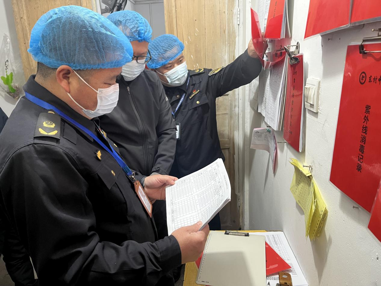 筑牢校园餐桌防线 五策并举护航成长 ——兴国县创新治理守护全县师生“舌尖上的安全”_图片1.png_86de26ae3250403e915c7f43e26e7ff0.png