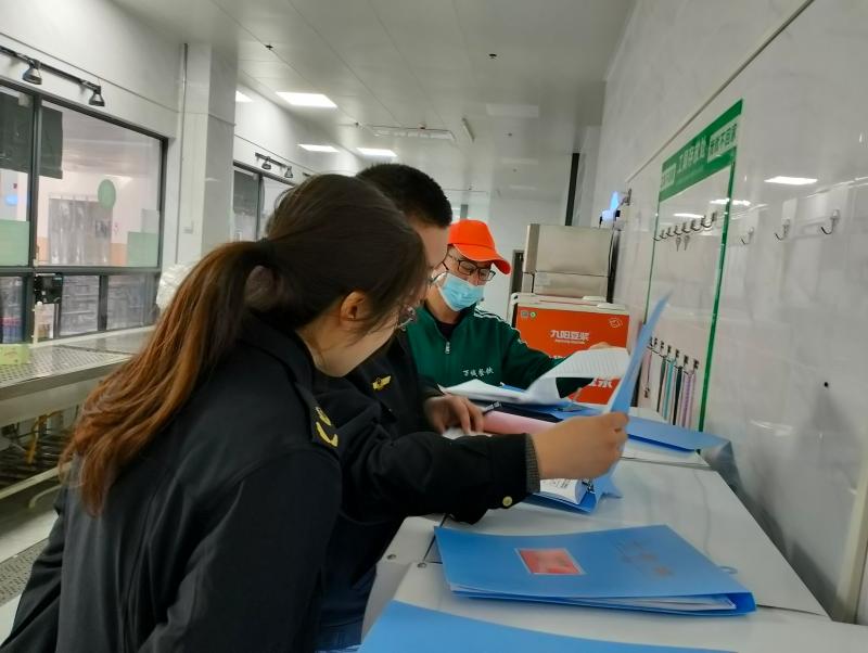 安徽省芜湖市湾沚区市场监管局开发区分局开展校园食品安全专项检查，护航开学季_微信图片_20250227170605.jpg_82239b0b1f22440f9f570220a0e37108.jpg