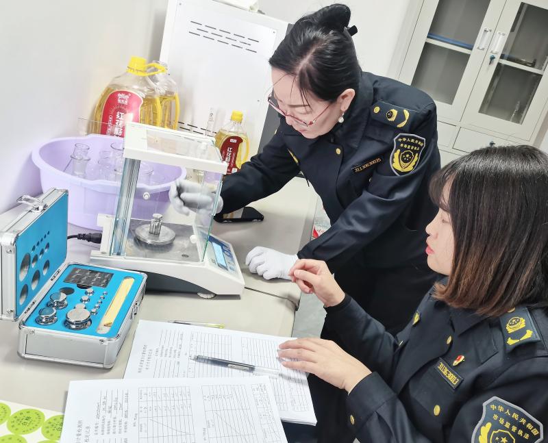 裕民县市场监督管理局 开展电子天平检定工作，为企业筑牢精准基石_3.jpg_8783e11f883842ec80fe0e7fce7e6be5.jpg