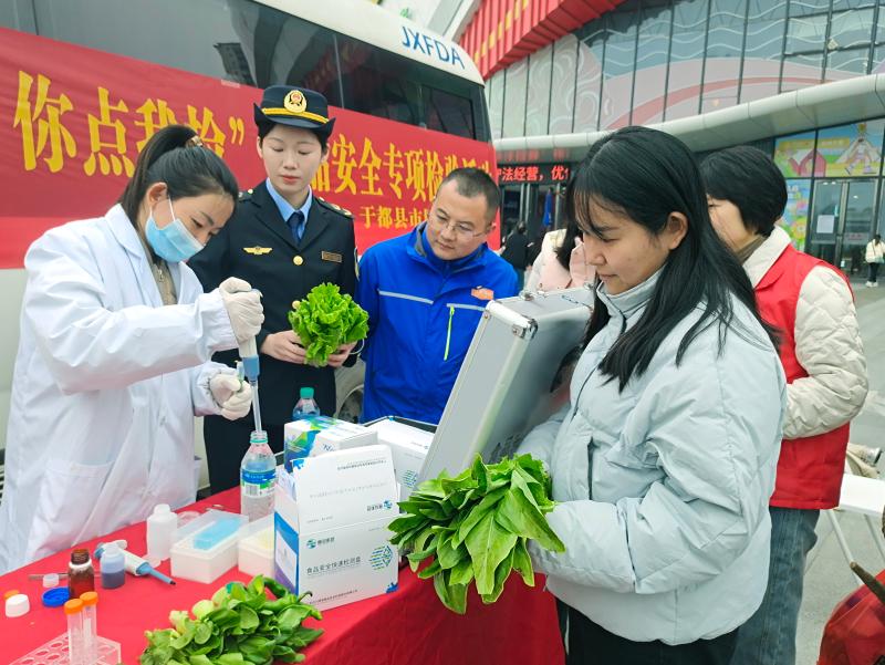 江西于都：3.15“你点我检 惠民生服务”  筑牢食品安全防线_江西于都：3.15“你点我检 惠民生服务”  筑牢食品安全防线 (3).jpg_c6cf9e0d07a54916b2810195a20c4d13.jpg