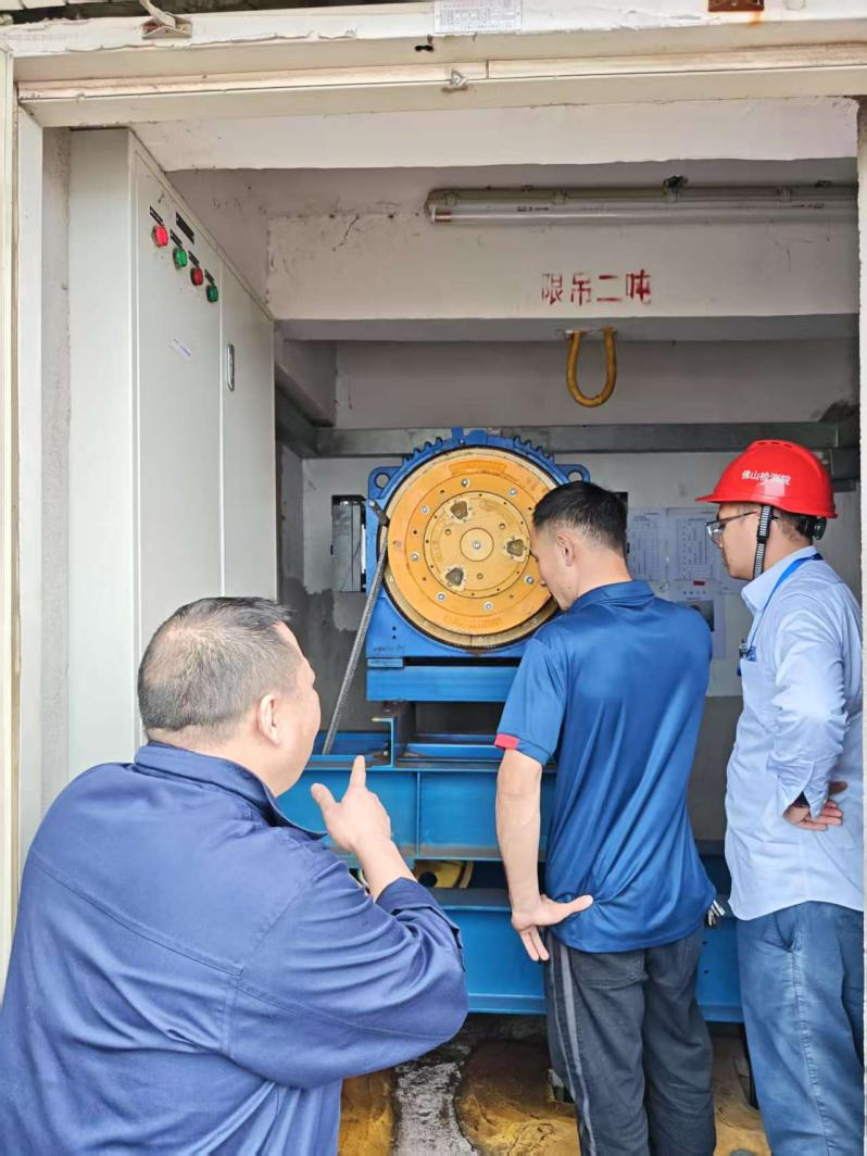 广东省特检院佛山检测院迅速排查某楼盘电梯异常保障居民安全_佛山检测院迅速排查某楼盘电梯异常保障居民安全图片1.png_1671dbf1e46446b88f23c90e2f6fbdec.png
