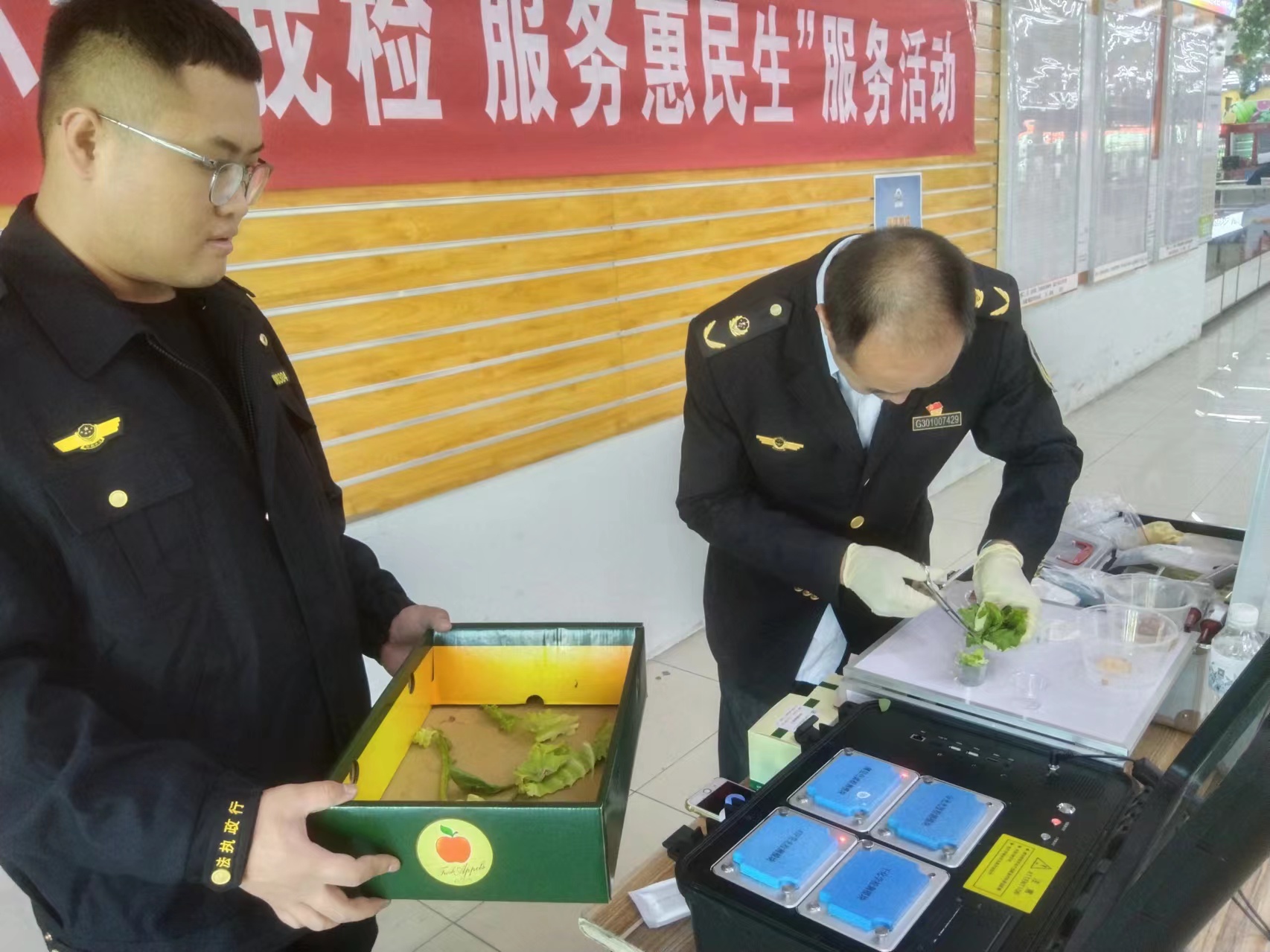 河北蔚县市场监管局开展食品安全“你点我检”“你送我检”服务慧民生活动_微信图片_20250325160012.jpg_176b9d23360343ceb879fd9d67a9d935.jpg
