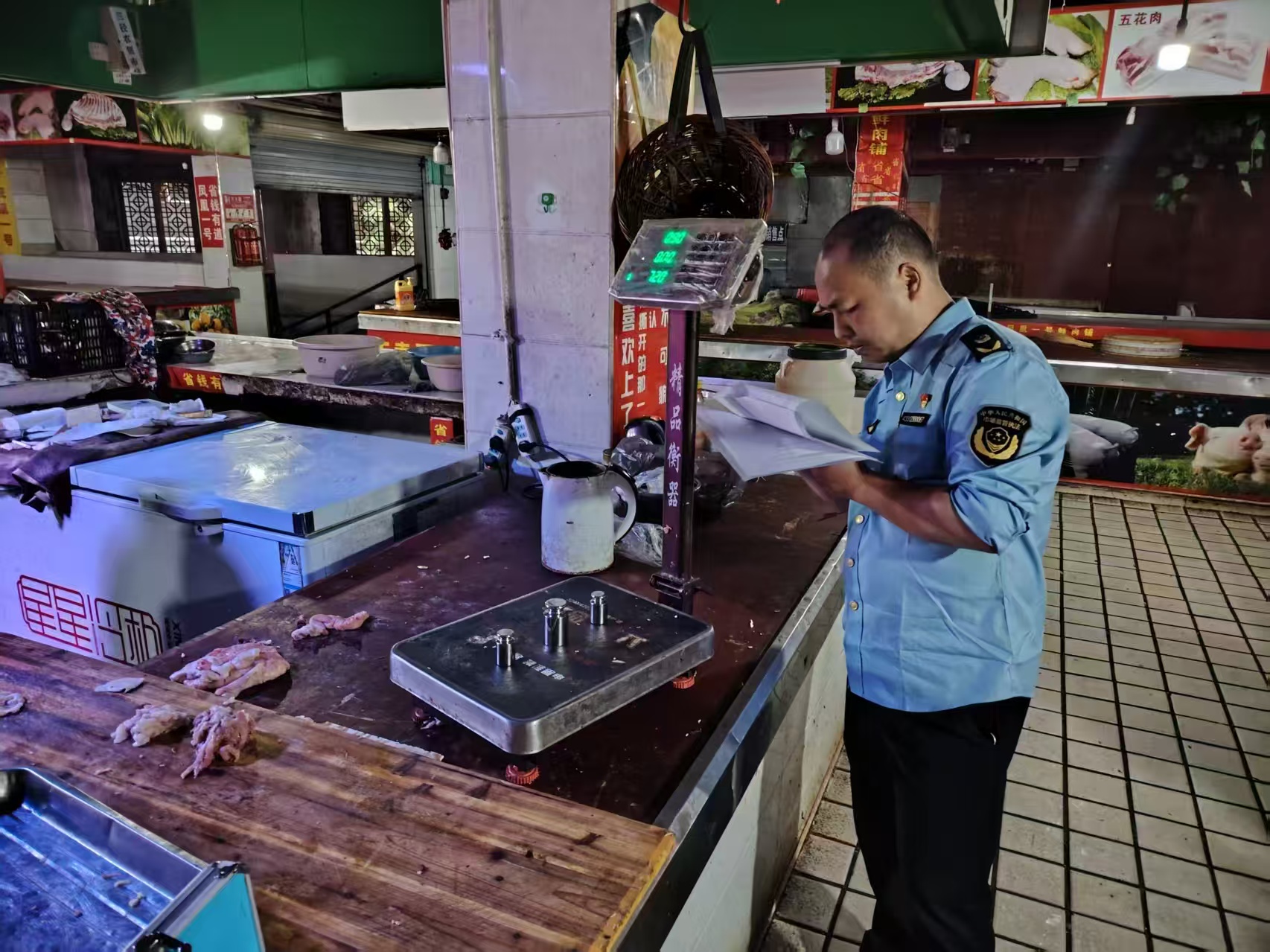 湖南省凤凰县开展电子计价秤计量上门服务工作_工作现场_1486b05fdc924c57b6c5269d782880a6.jpg