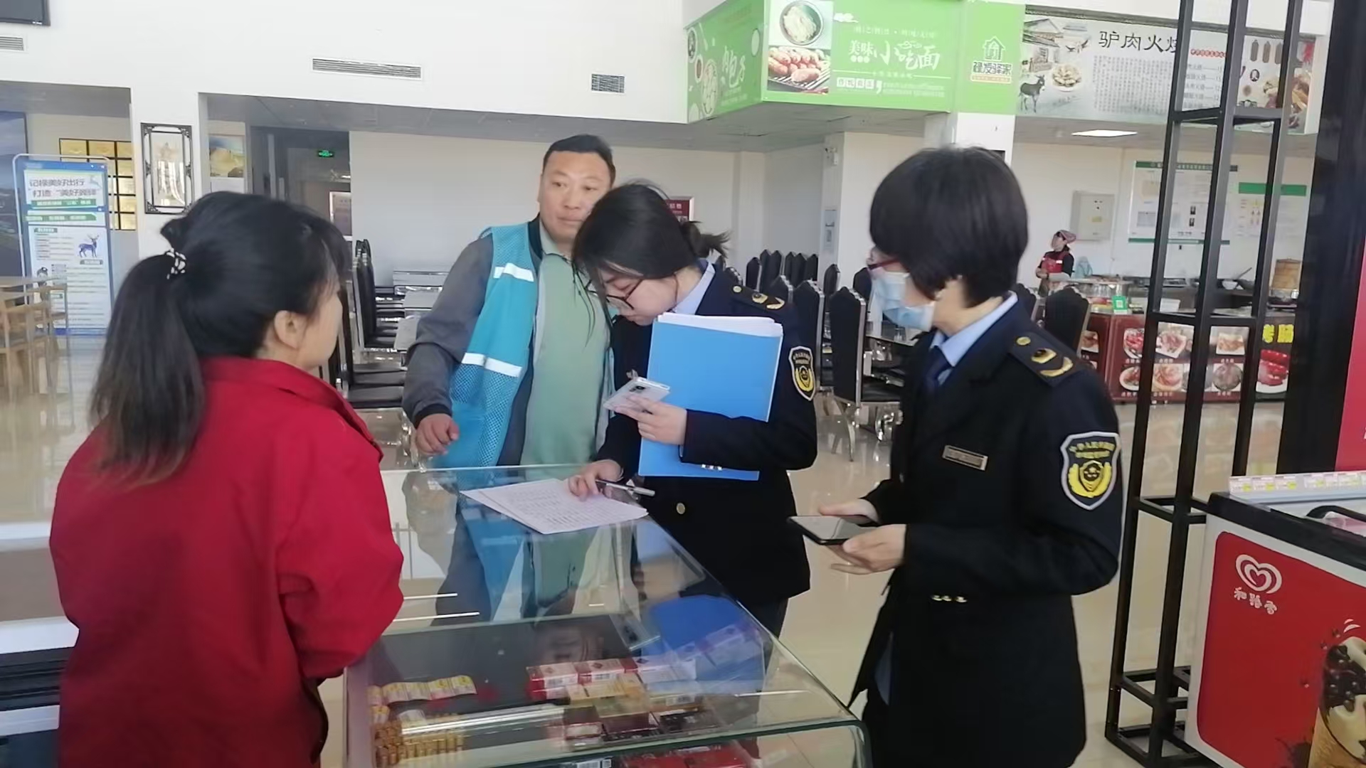 河北蔚县市场监督管理局开展高速公路服务区检查_微信图片_20250422180522.jpg_af2345ffb71944d4b77f388998b9fe22.jpg