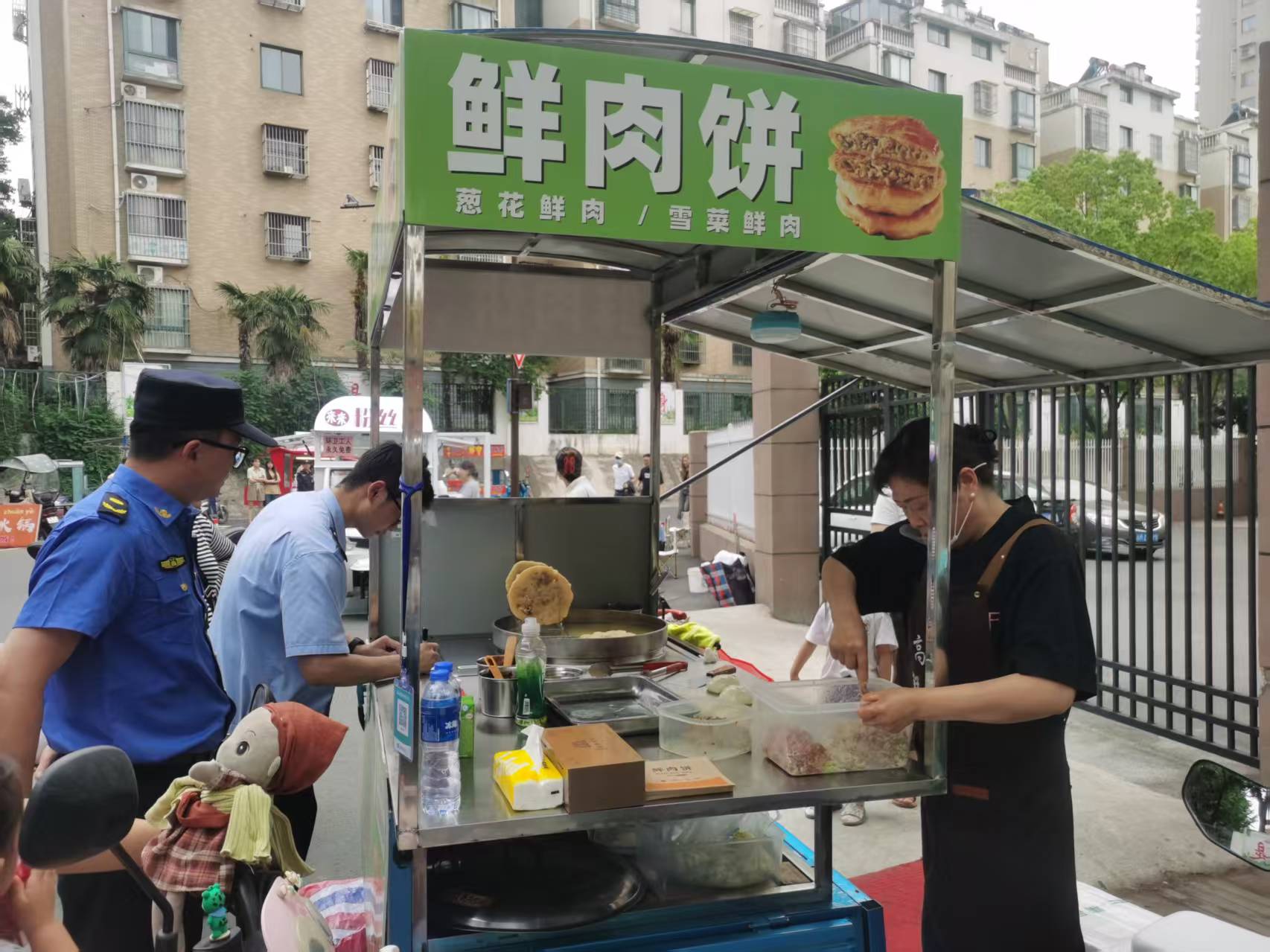 全椒县：联合执法筑牢食品安全防线_联合执法1.jpg_27e606553dac470d9042a0f6f2e0e8e0.jpg
