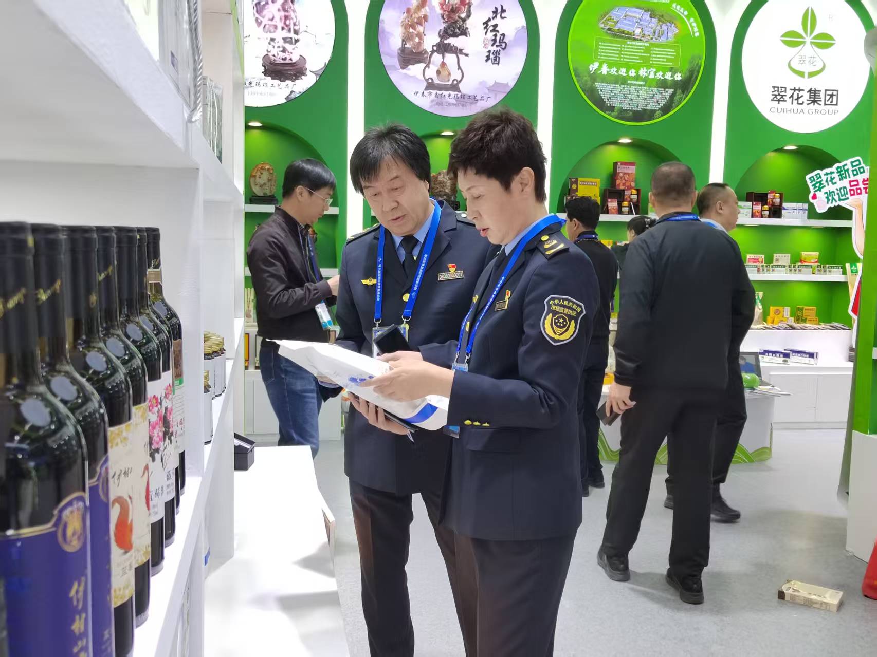 伊春市市场监督管理局护航哈洽会 助力参展食品企业高质量发展_7e615c36ffcb54ddc60b42e8fd633a3.jpg_3e44da015d6f4518acb31a9d85fe45e2.jpg