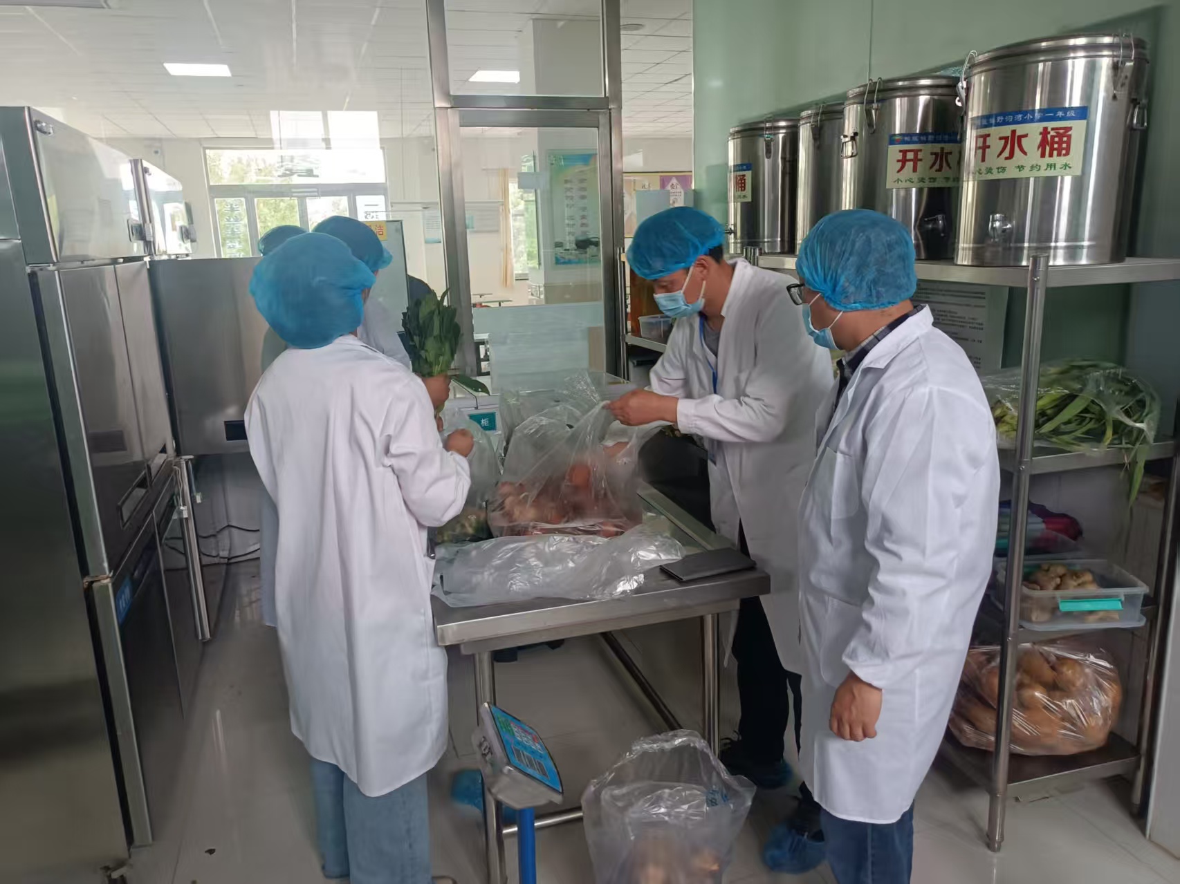 甘肃省临泽县市场监管局快检小举措 护航大民生_微信图片_20250523211513.jpg_84ebbf4cc4a34971abb1fac0a5154045.jpg