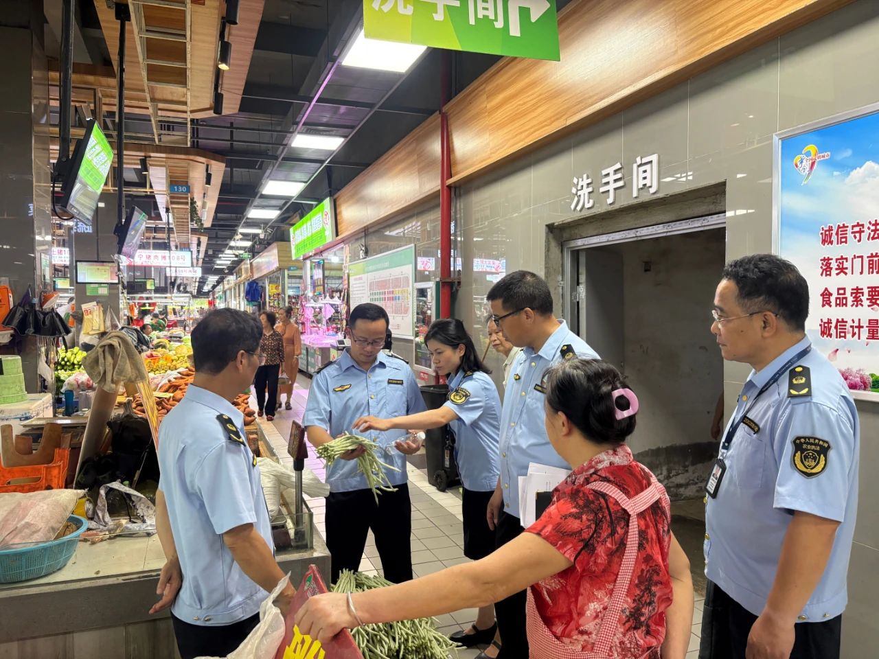 广西柳州市柳江区：源头管控，全过程监管，守护农田到餐桌的 食品安全_2e8bbf33c8c838bb648c8e1b3bb69d74.jpg_8e17ef0b329747b9b3477fde44ec20df.jpg