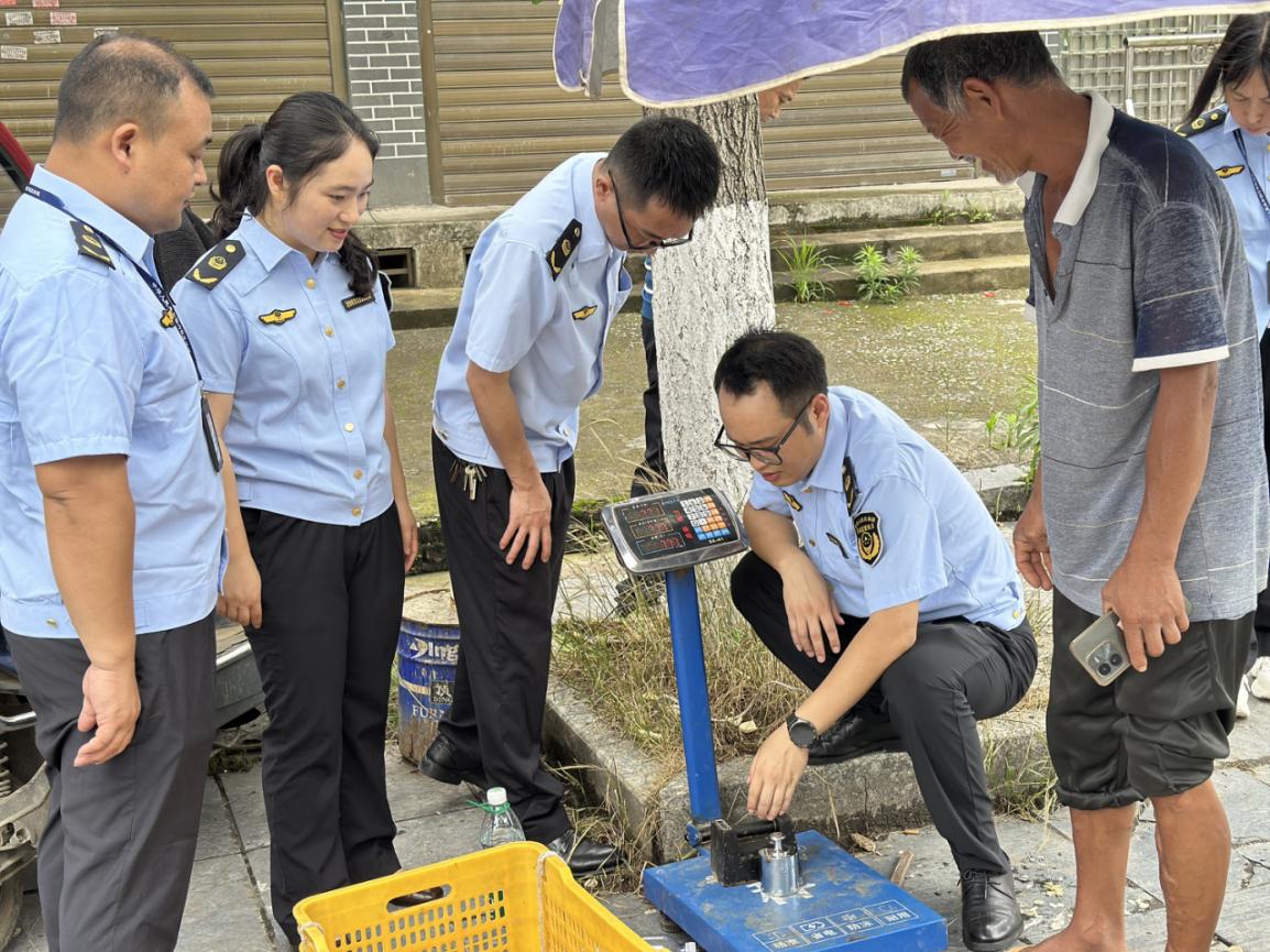 小计量大民生，全州县规范农产品交易秩序_2.jpg_9736786046a143368ef98f7fcc355cb6.jpg