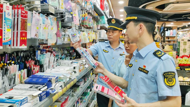 江西于都：严查文具用品  护航中高考_江西于都：严查文具用品  护航中高考 (3).jpg_0c1a8a0e5c7e4f03963e042efd15af89.jpg