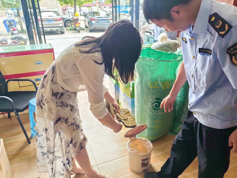 江西遂川县市场监管局重拳出击 护航“狗牯脑”品牌声誉_狗牯脑3.jpg_b5813925de8e42fe98a9e81f31134bc0.jpg