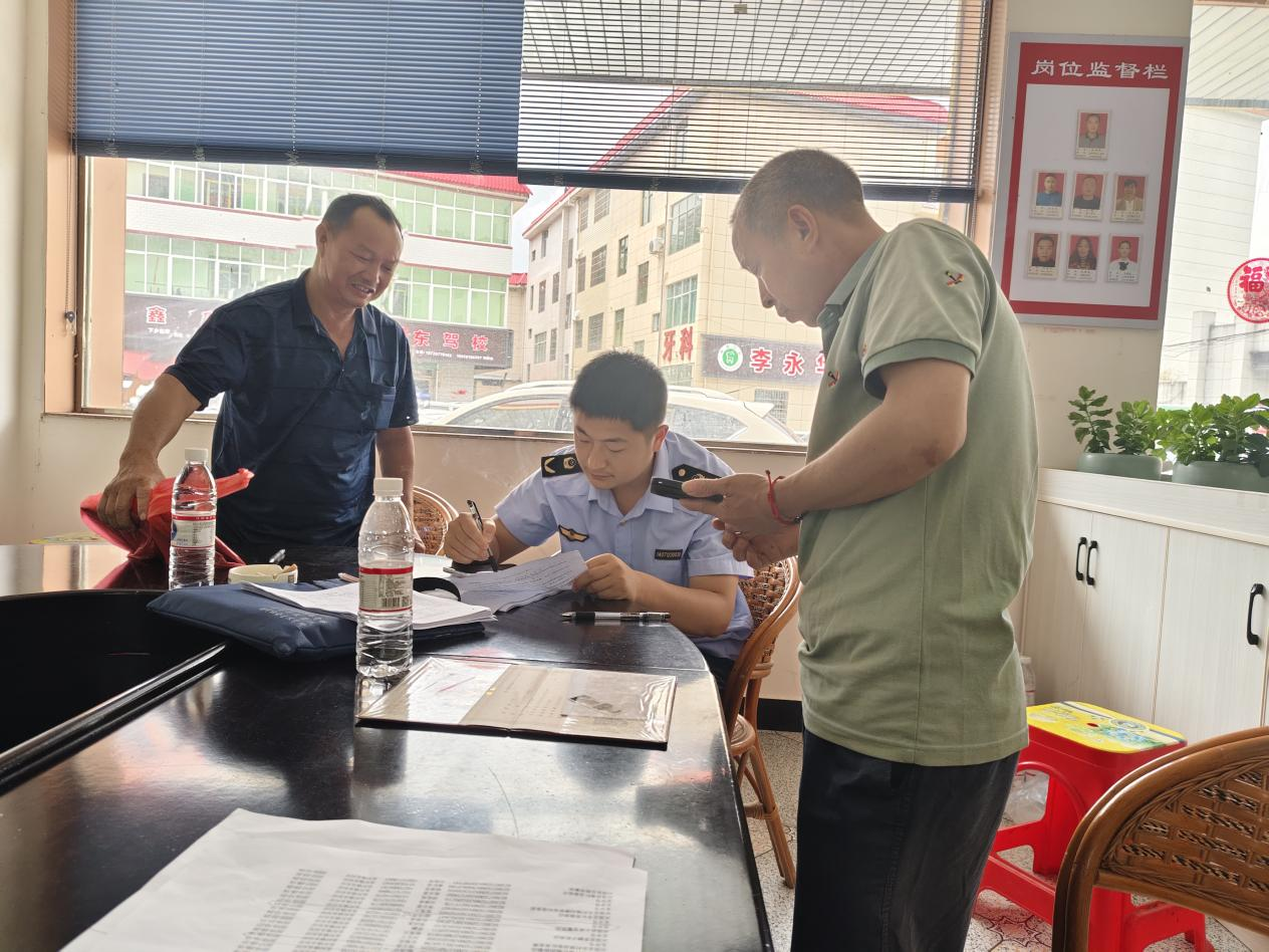 兴国县市场监督管理局城岗分局：送年报指导上门 解商户服务难题_图片11.png_5adec8e859b14cf69de1de00472a9bc5.png