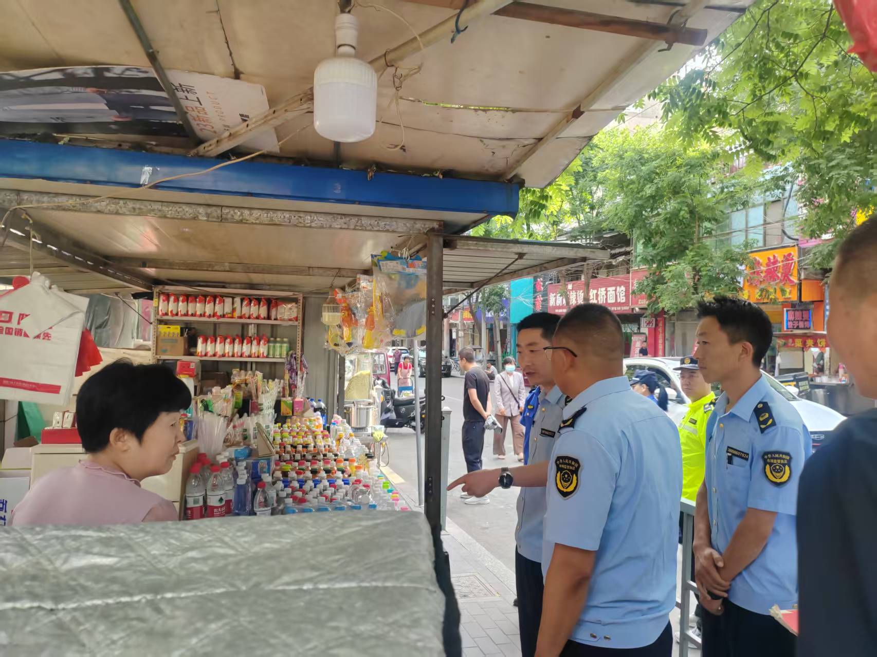 甘肃省武山县市场监管局扎实开展夏季餐饮食品专项检查_3.jpg_66d5da52ed9c41f59125535324074d9f.jpg