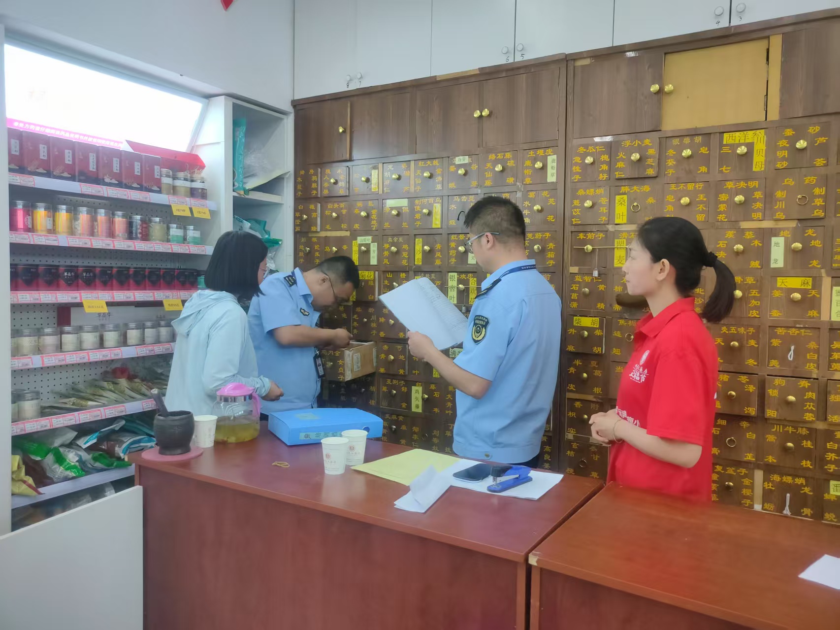 甘州区北街市场监管所开展中药饮片专项检查，守护群众用药安全_2微信图片_20250619112925.jpg_5f8c84417e5643658418d3a0d52b2d4b.jpg