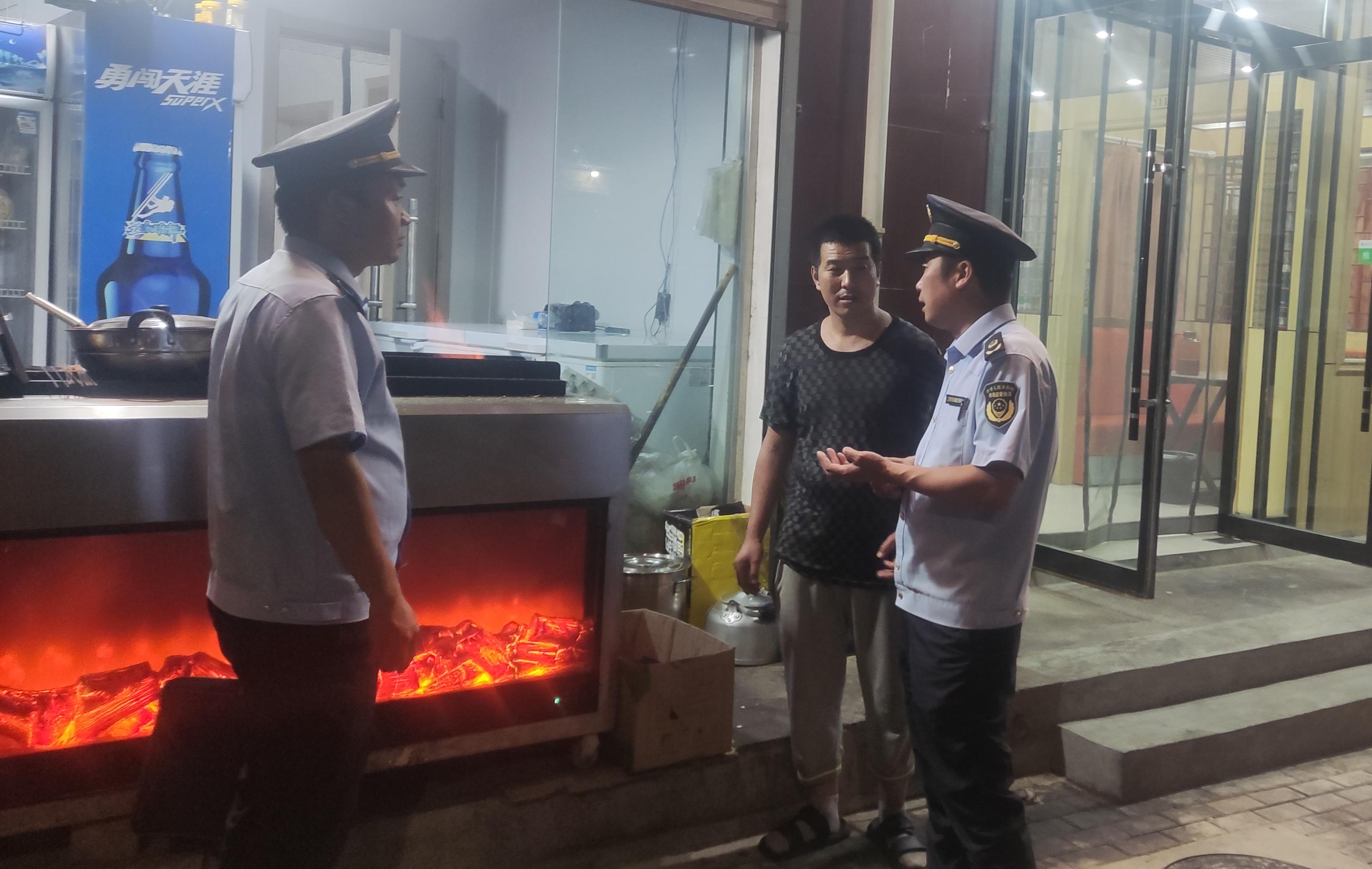甘肃省武山县市场监管局马力市场监管所：拧紧夜市“安全阀”，护航烧烤“放心餐”_1.jpg_a90b63c617fd4bf7b902a80691a77591.jpg
