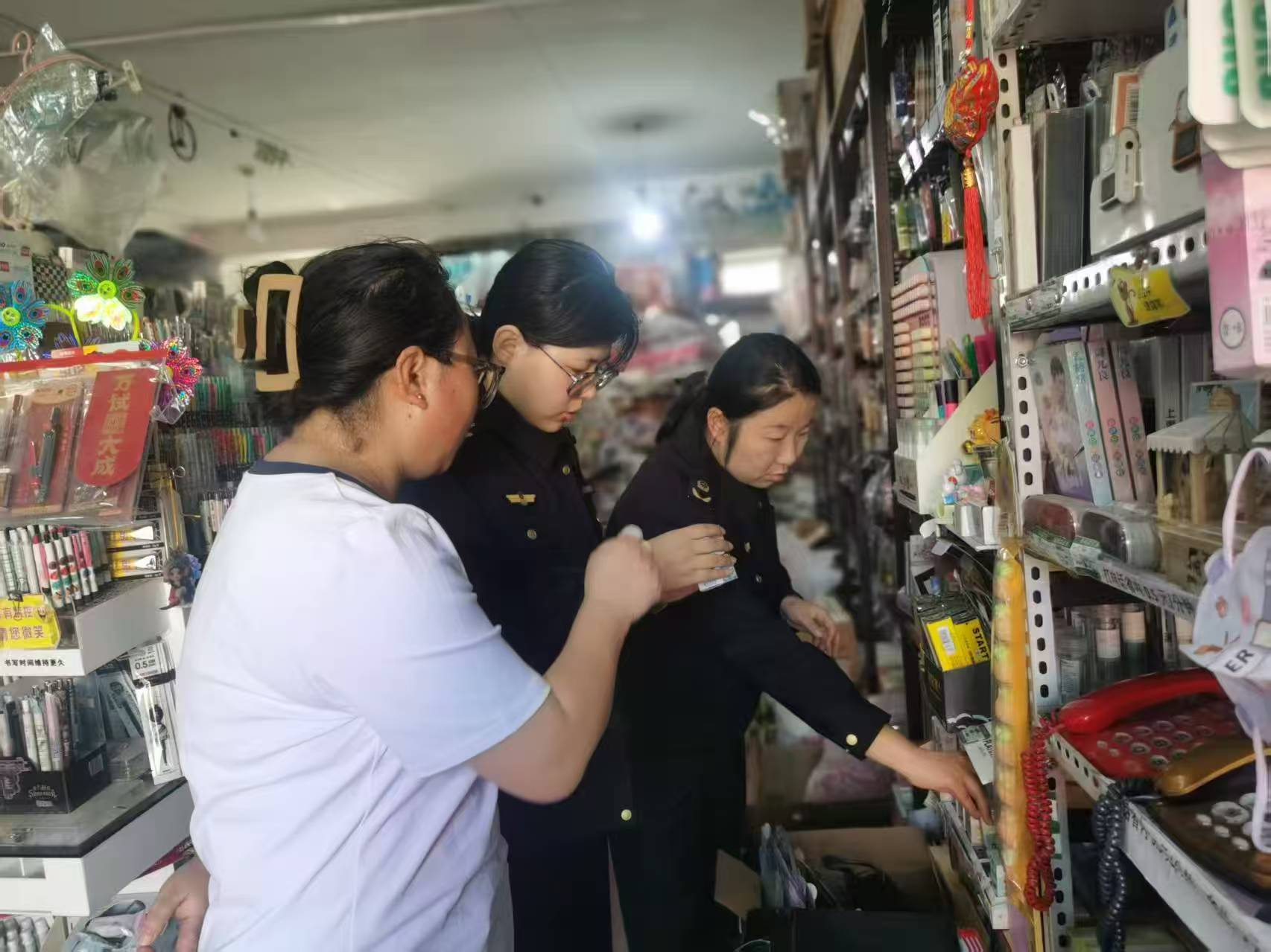 伊春市市场监督管理局友好分局：开展中考期间特种设备及学生用品安全检查_7b0f422885398b43b62be93ecfc270e.jpg_3cdd9c34f5034ba2865f2aaa698ee2bc.jpg