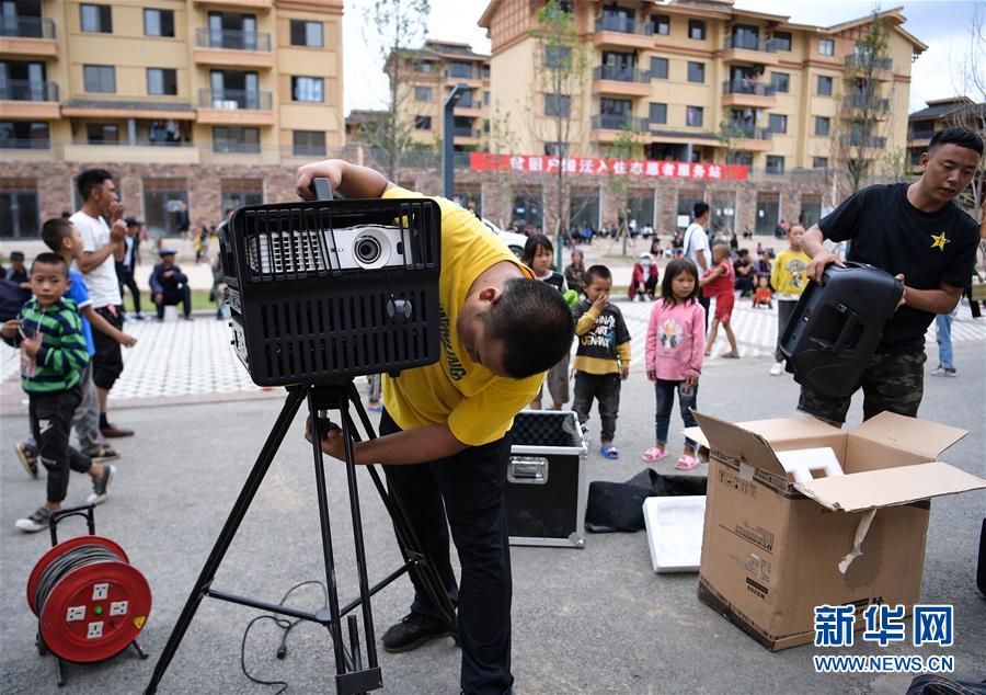 （走向我们的小康生活·决战决胜脱贫攻坚·图文互动）（4）大凉山孩子的书桌